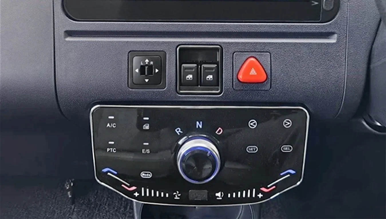 Interni TEV — console centrale dettaglio